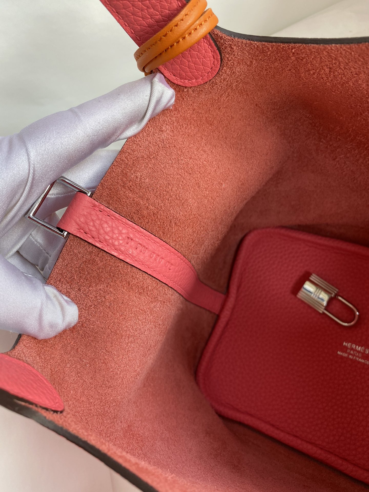 에르메스 피코탄 락22 립스틱 핑크 은장 소가죽